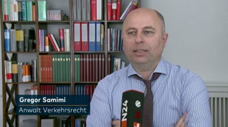 Frau stirbt bei der Absicherung der Unfallstelle. Was muss ich tun, ohne mich selbst zu gefährden?