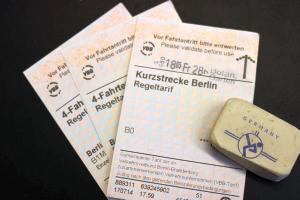 Manipulationsversuche werden regelmäßig durch die Kontrolleure entdeckt. Betrug und Urkundenfälschung durch Manipulation des Fahrscheines