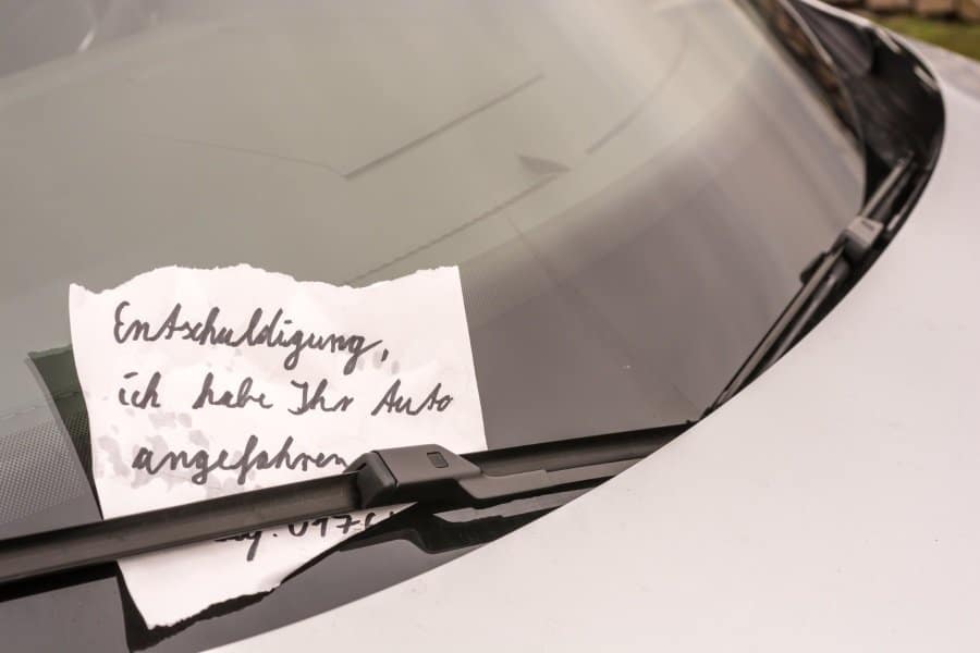 Ein Zettel an der Windschutzscheibe reicht nicht aus.